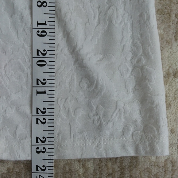 Rose + Olive Pleated Short Sleeve Top M White Pattern - Picture 16 of 16